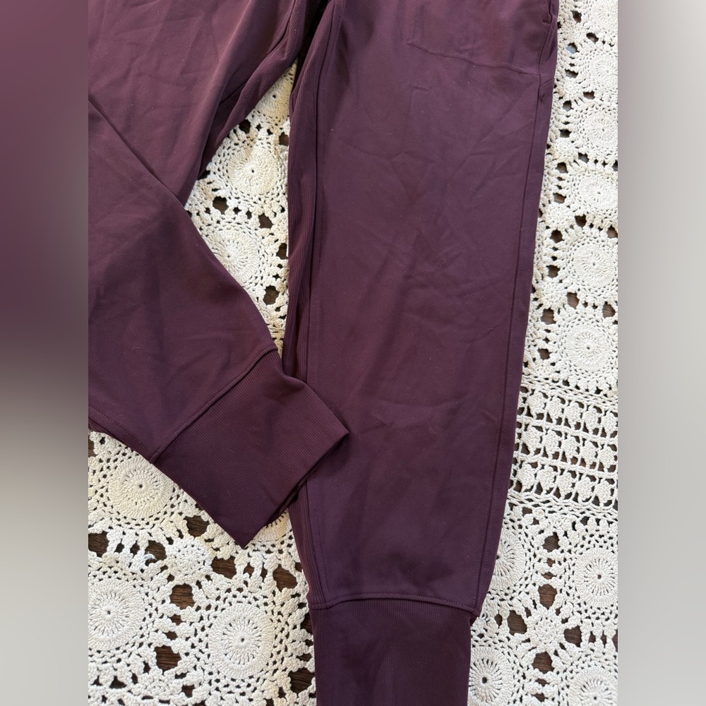 ATHLETA Venice High Rise Jogger Athleisure Pants in Garnet Size Large - Picture 6 of 14